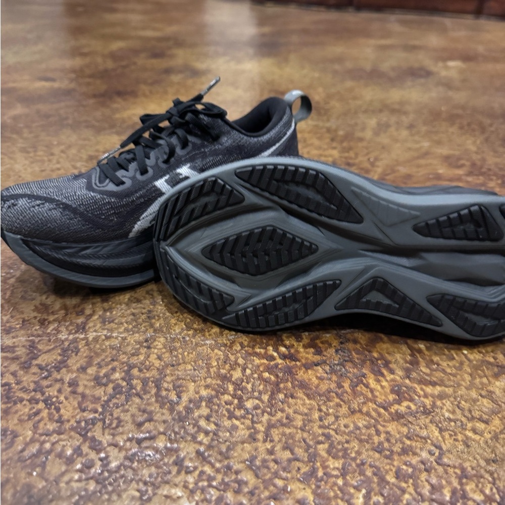 Asics Men's Black and Gray Athletic Running Shoes - Picture 5 of 7